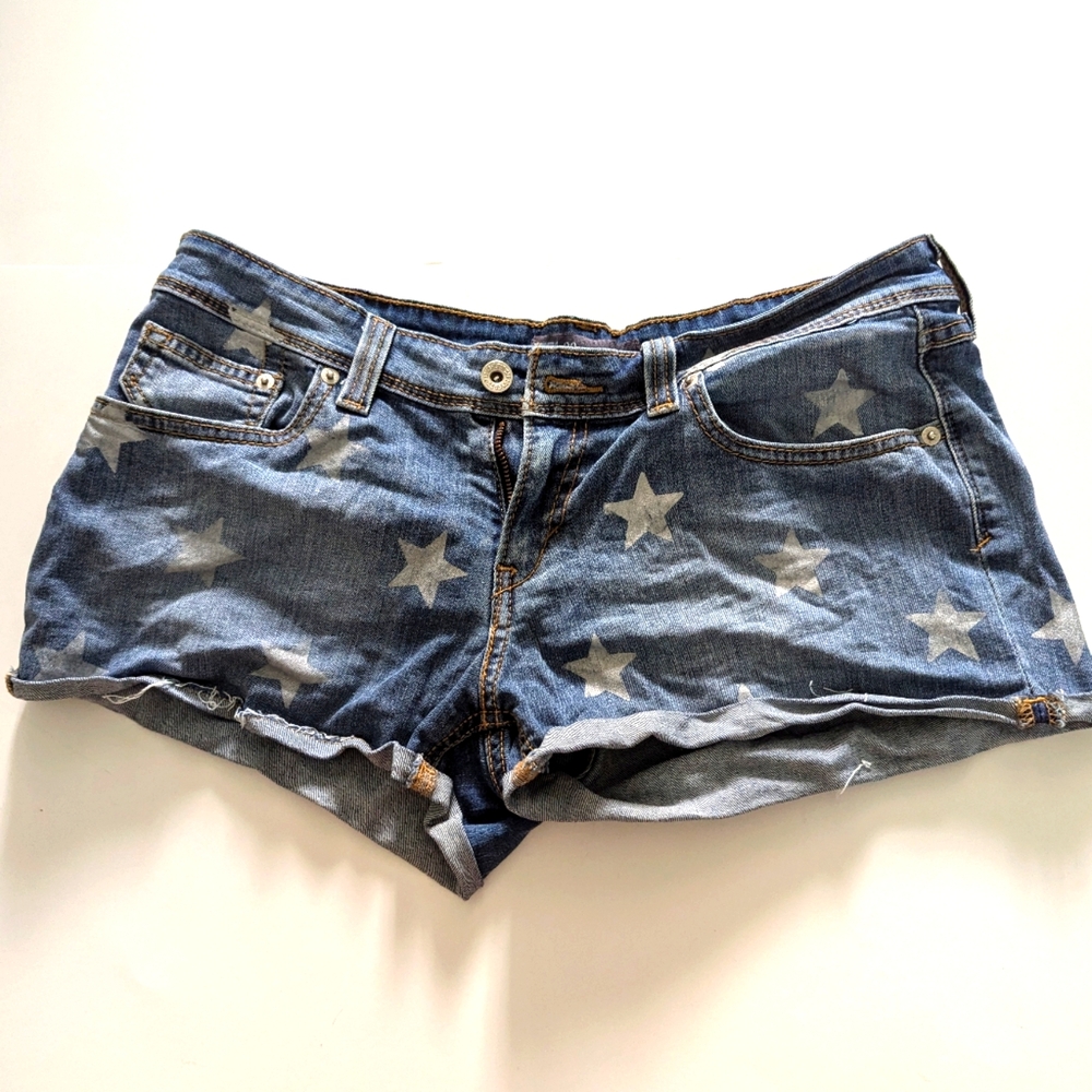 Denim shorts with star print!